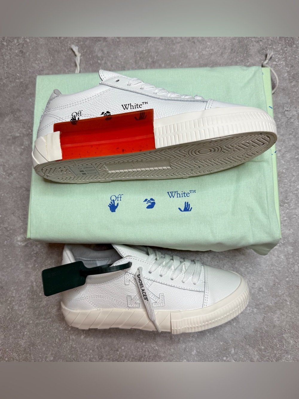 New In Box Virgil Abloh Off-White Low Vulcanized Full Leather in white size 38